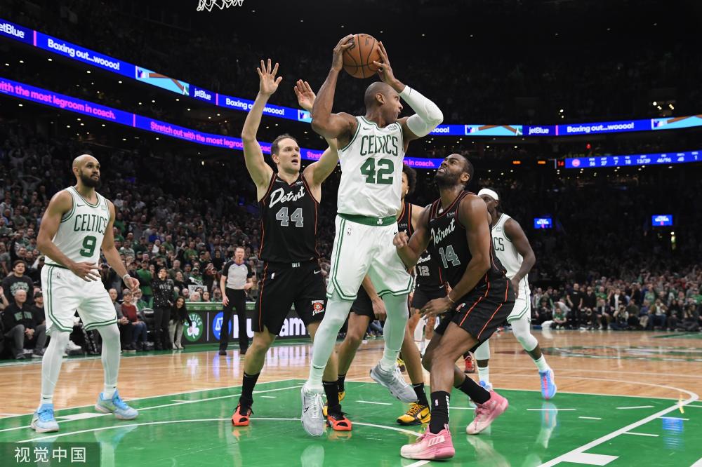 他在阿贾克 他在阿贾克